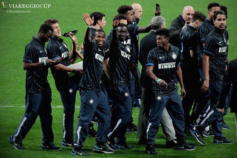 Inter Milan youth players celebrating at the Viareggio Cup.